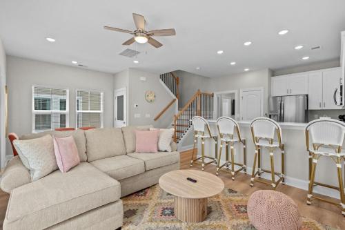 Coral Crush Across from Ocean & Dog friendly in Myrtle Beach, United States