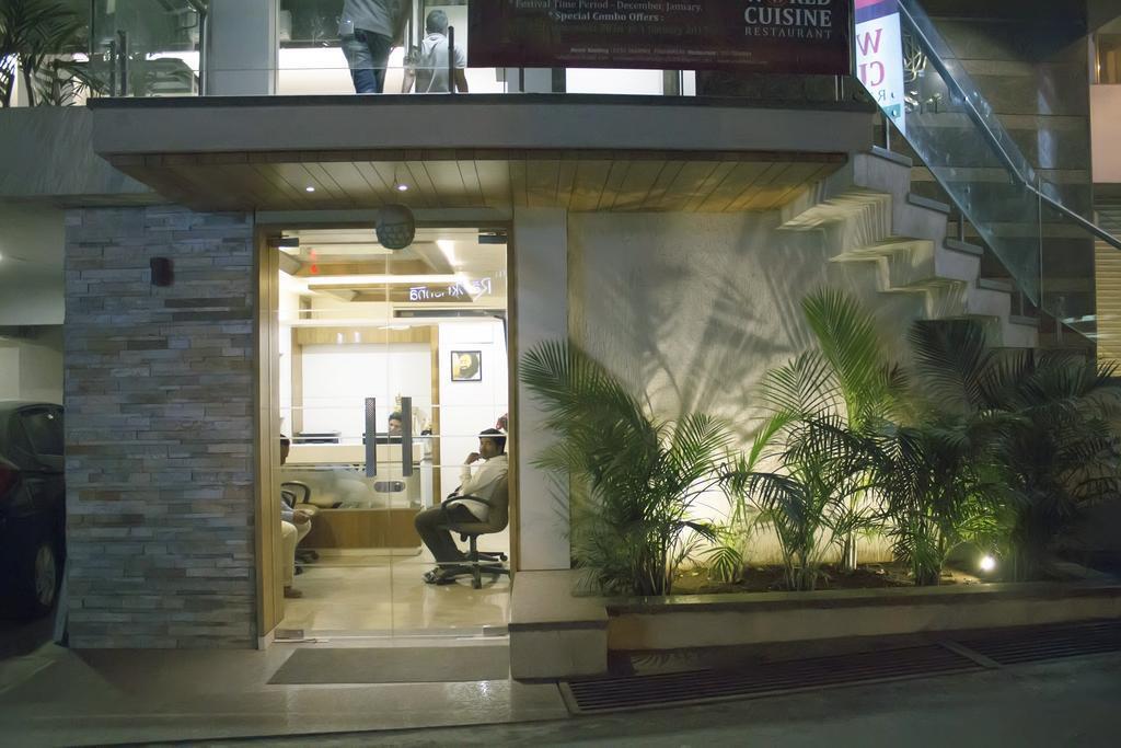 Hotel Sri Sri Executive Kolhapur Near Mahalaxmi Temple in Kolhapur, India