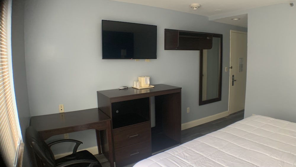 East New York Inn - photo 13