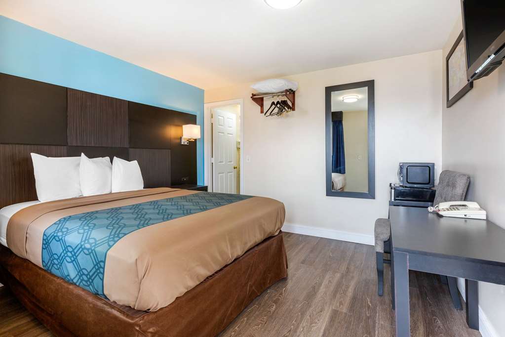 Econo Lodge West Yarmouth on Cape Cod - photo 12