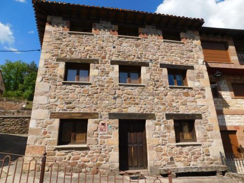 Las Hoyas I Y Ii pet-friendly hotel Barbadillo De Herreros