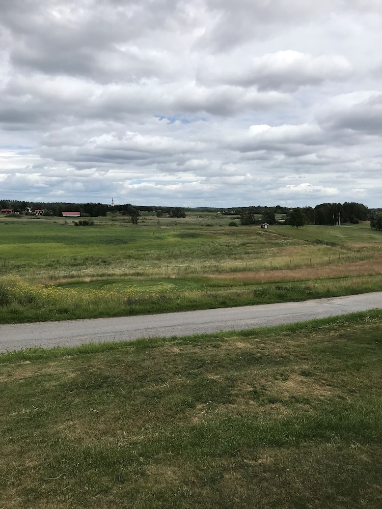 Finspångs Golfklubbs Stugby — hotel in Finspang