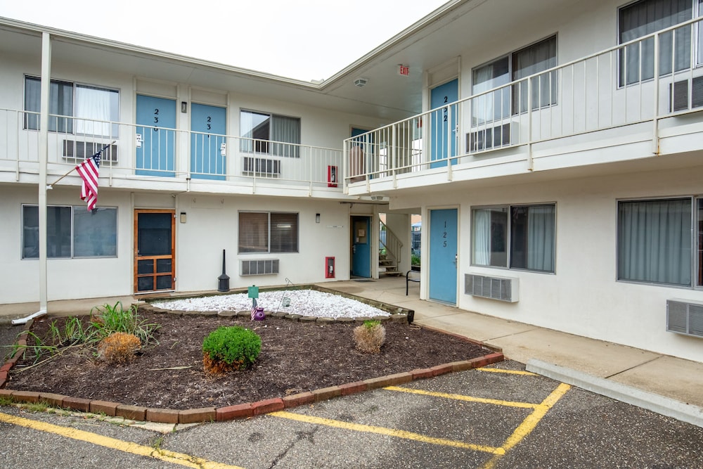 Days Inn by Wyndham New Philadelphia - photo 29