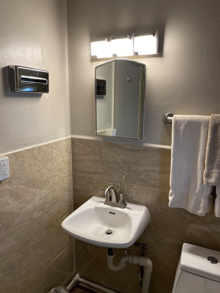 Rainbow Inn & Cottages - photo 28