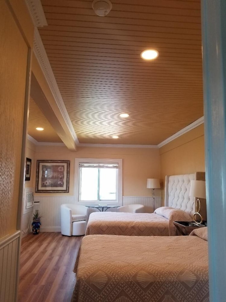 Vineyard Harbor Motel Private Beach - photo 19