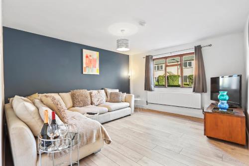 3 Bedroom Beautiful Home In The Heart Of Huntingdon Bury 21154968 — Bury
