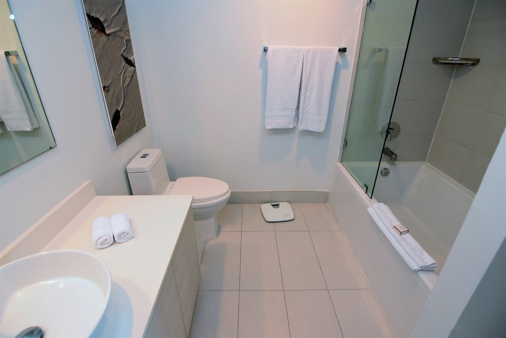 Modern Studio With Amazing Ocean & Bay View @ Beachwalk Resort - photo 4