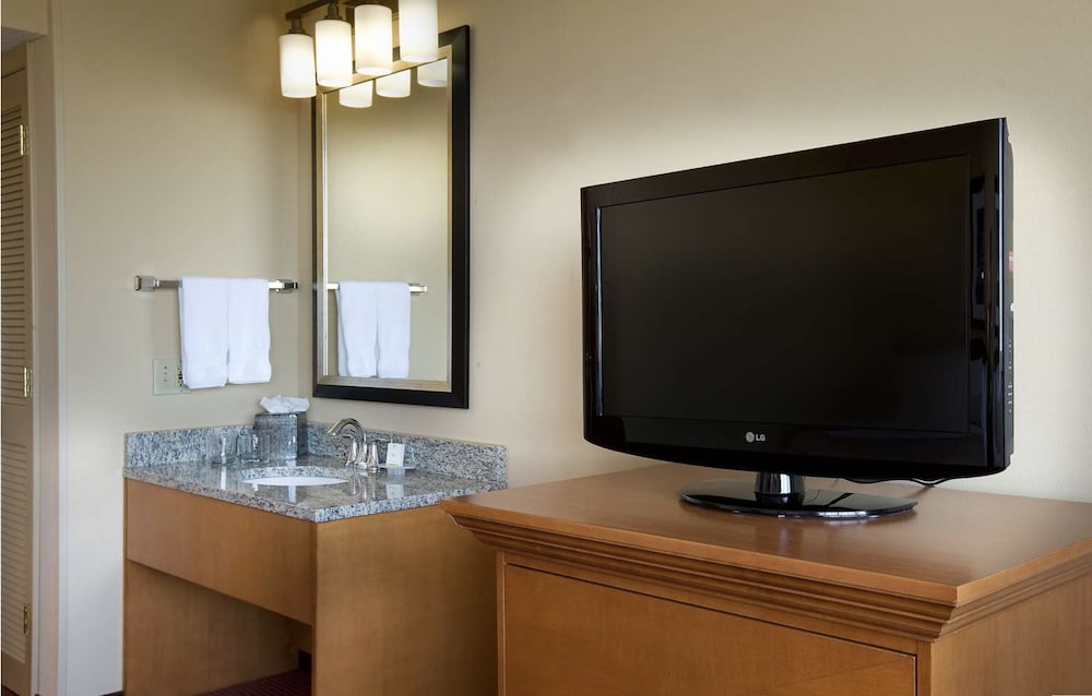 Embassy Suites by Hilton Kansas City International Airport - photo 22