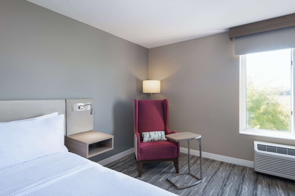 Hilton Garden Inn St. Charles - photo 21