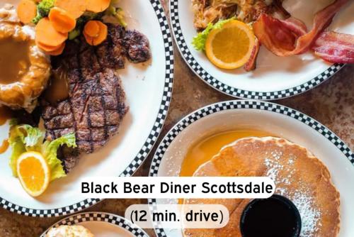 Modern2BR Pickle&Basketball Ct Pool BBQ&Pet Frndly — 4-Star Luxury Hotel in Scottsdale, United States