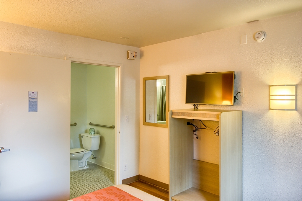 Motel 6 Everett WA North - photo 13