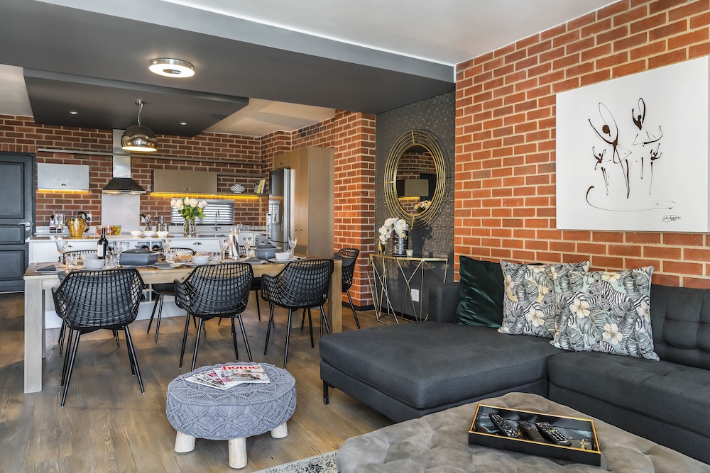 CAG The Vantage Rosebank — 4-Star Luxury Hotel in Johannesburg, South Africa