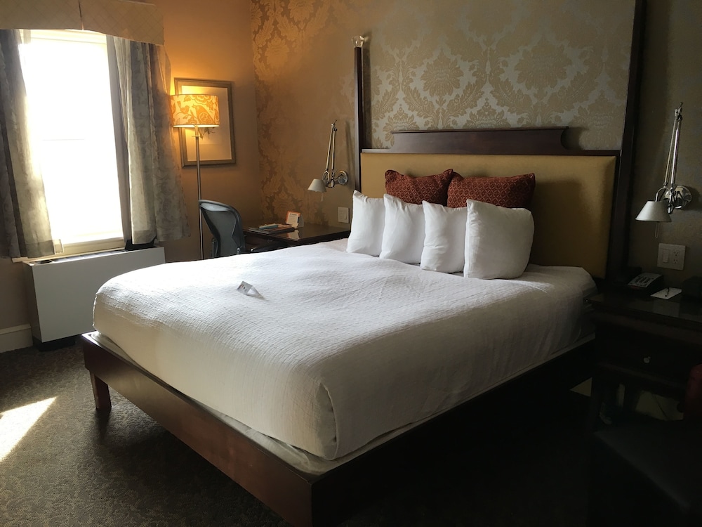 Chestnut Hill Hotel - photo 10