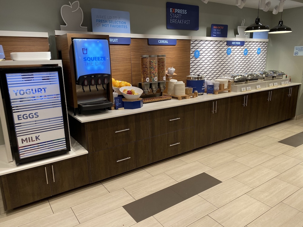 Holiday Inn Express & Suites Junction by IHG - photo 46