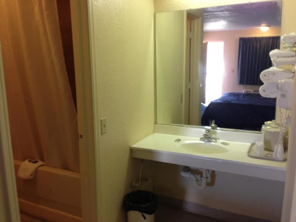 Super 7 Inn Siloam Springs - photo 10