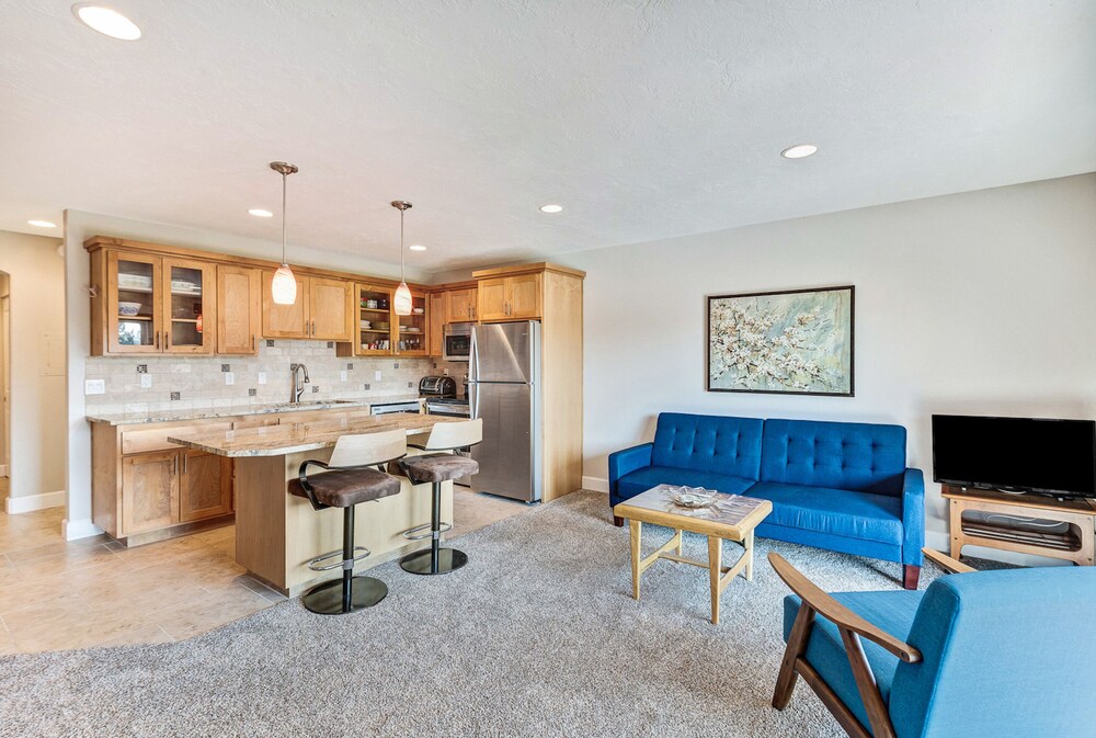 Bend Riverside Inn & Suites - photo 100