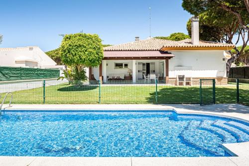 Villa Con Encanto Cerca De La Playa — 4-Star Luxury Hotel in Conil De La Frontera, Spain