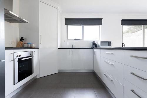 Modern Delight: Cosy Home with Parking — Invermay — photo 3