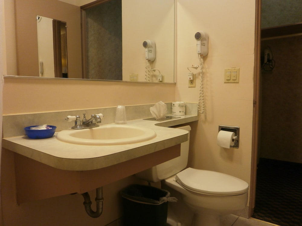 Richmond Inn & Suites - photo 20