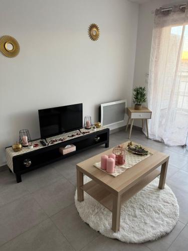 Beau T2 Arlesien in Arles, France