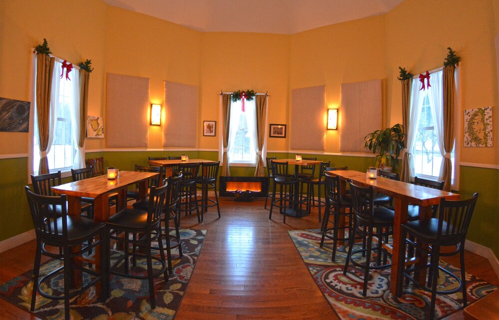 Hyde Away Inn - photo 40