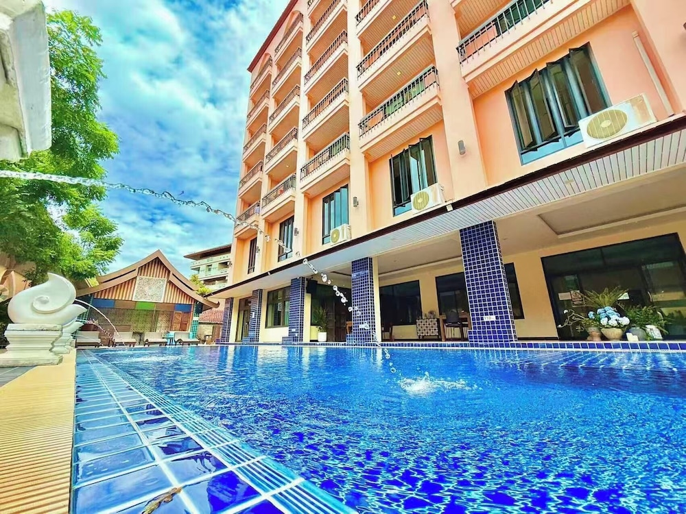 Mido Hotel Pattaya — 4-Star Luxury Hotel in Pattaya, Thailand
