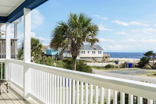 Out of the Blue by Oak Island Accommodations - photo 37