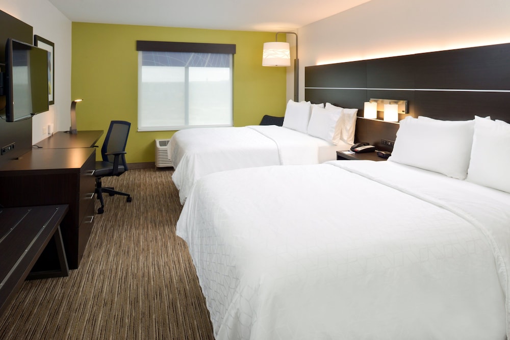 Holiday Inn Express & Suites Pueblo North by IHG - photo 12