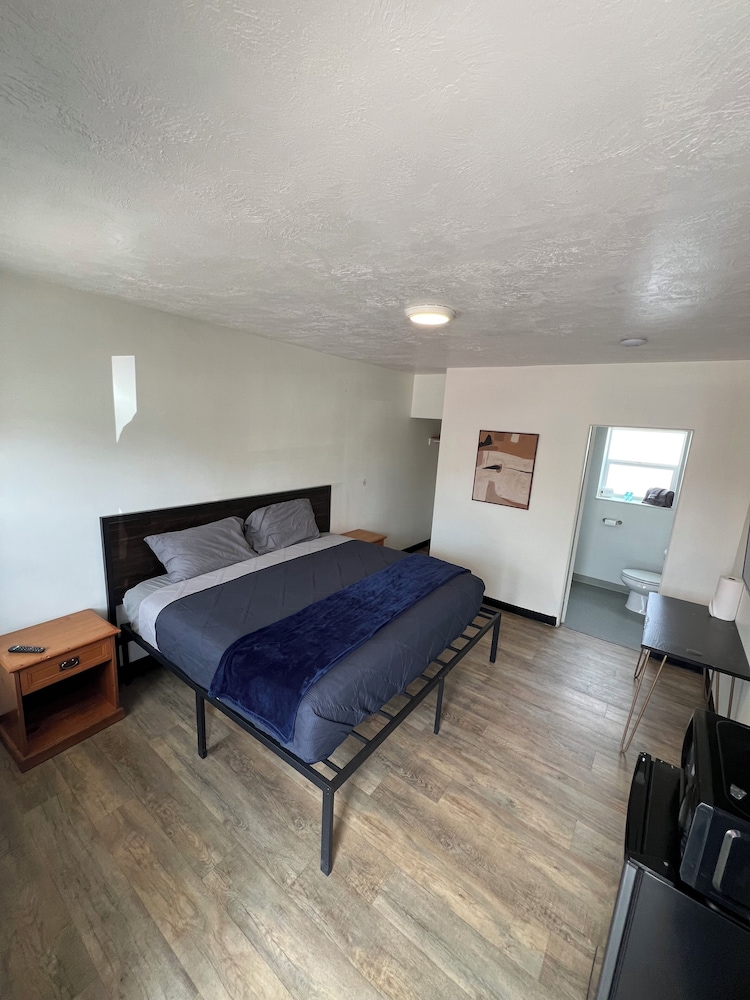 Mac s Motel - photo 14