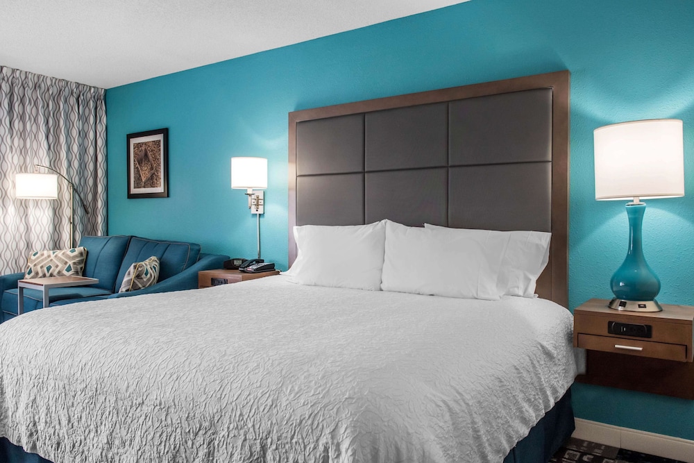 Hampton Inn Douglas - photo 16