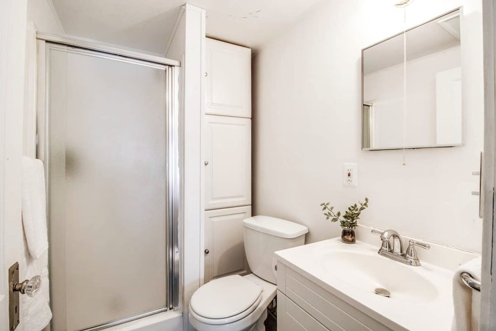 Automaniac Spot in the Heart of Pontiac 3 Beds 2 Baths - photo 20