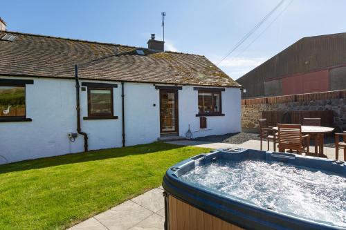 Cannich Cottage at Parbroath Farm — 4-Star Luxury Hotel in Cupar, United Kingdom
