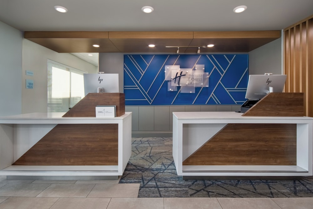 Holiday Inn Express & Suites Muskegon Grand Haven an IHG Hotel - photo 49