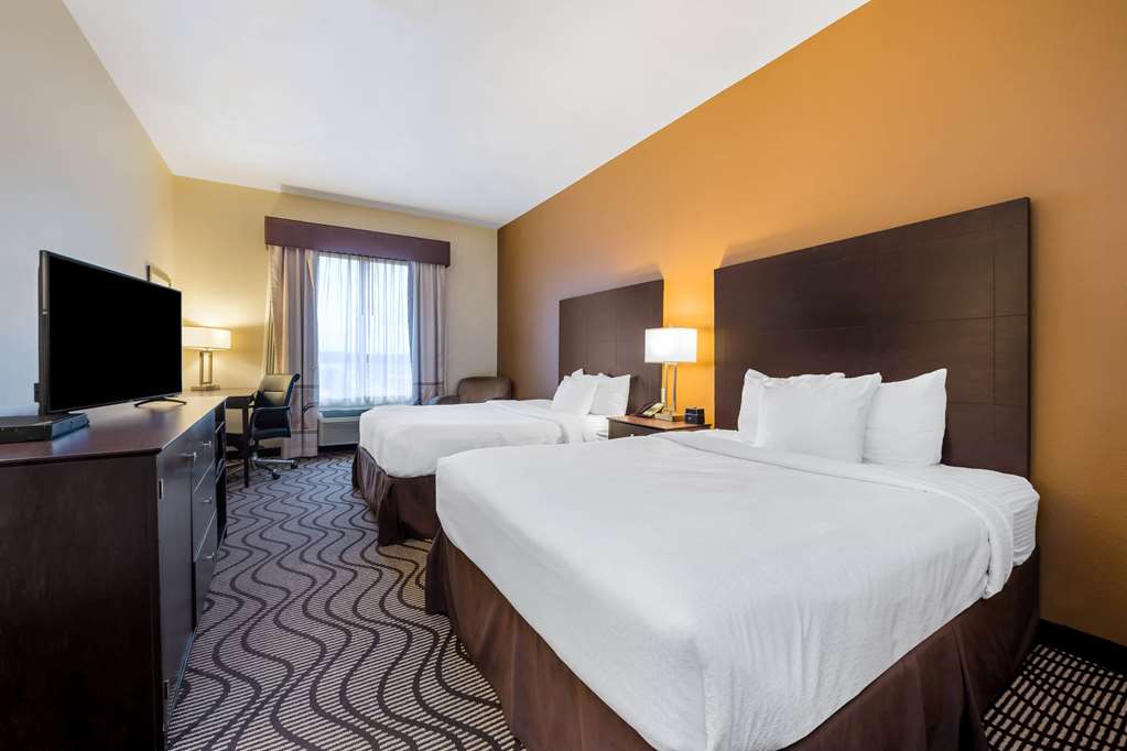 La Quinta Inn & Suites by Wyndham Marshall - photo 21