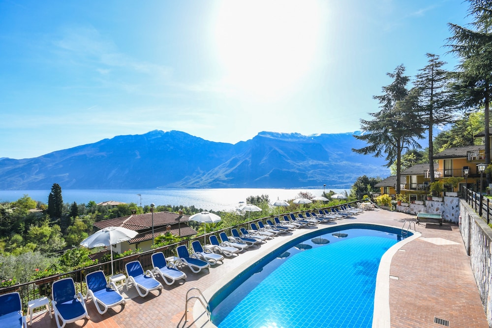 Residence Oasi — 4-Star Luxury Hotel in Limone Sul Garda, Italy