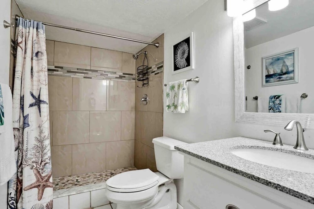 Gorgeous Waterfront Mermaid's Retreat Wows - photo 16