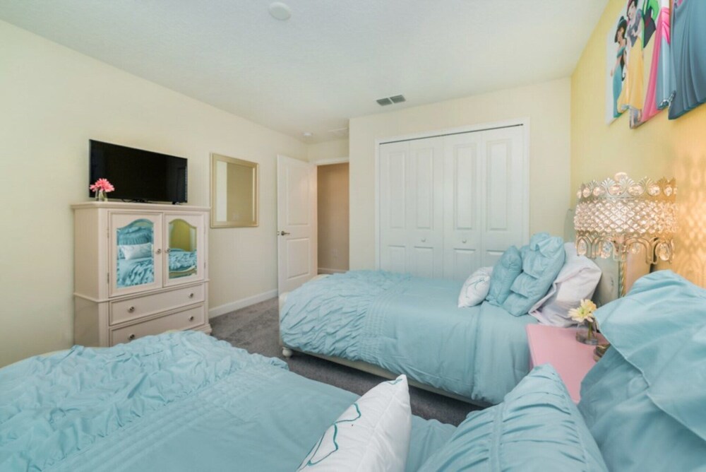 Rent a Luxury Townhome on Storey Lake Resort Minutes From Disney Orlando Townhome 1004 - photo 4