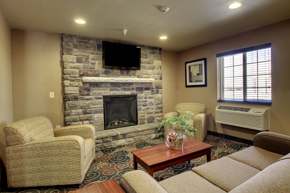 Cobblestone Inn & Suites Bottineau - photo 3
