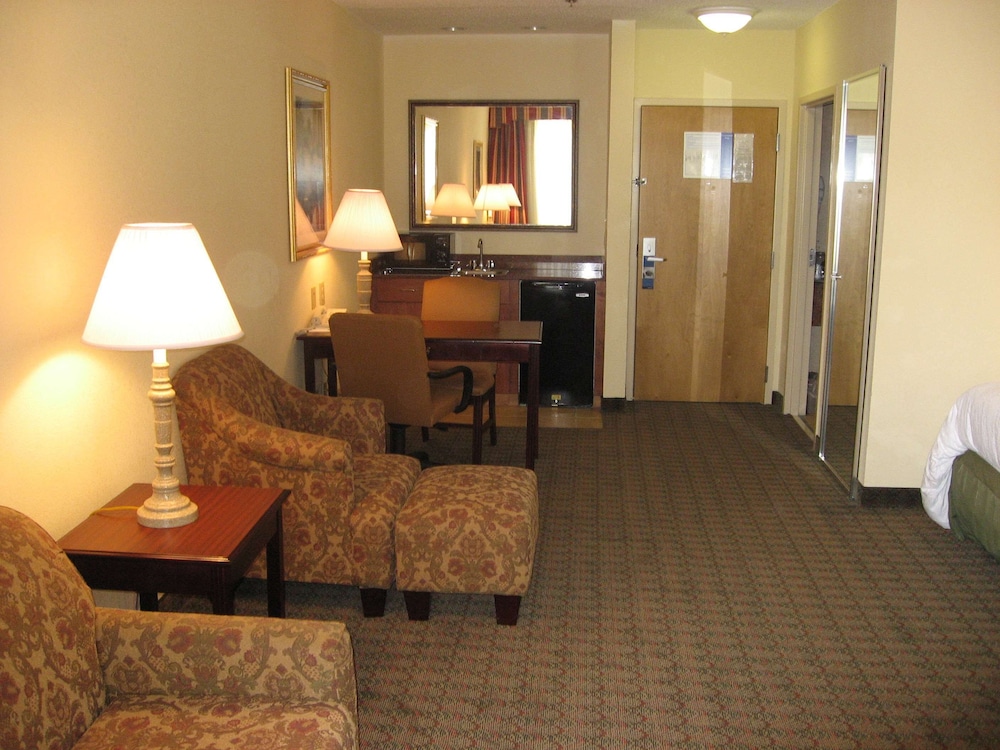 Hampton Inn Canton - photo 32