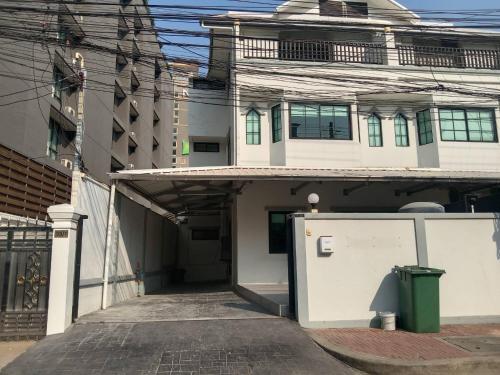 Xx Yellow Place Sukhumvit Soi 2 เยลโล เพลส สุขุมวิทซอย 2