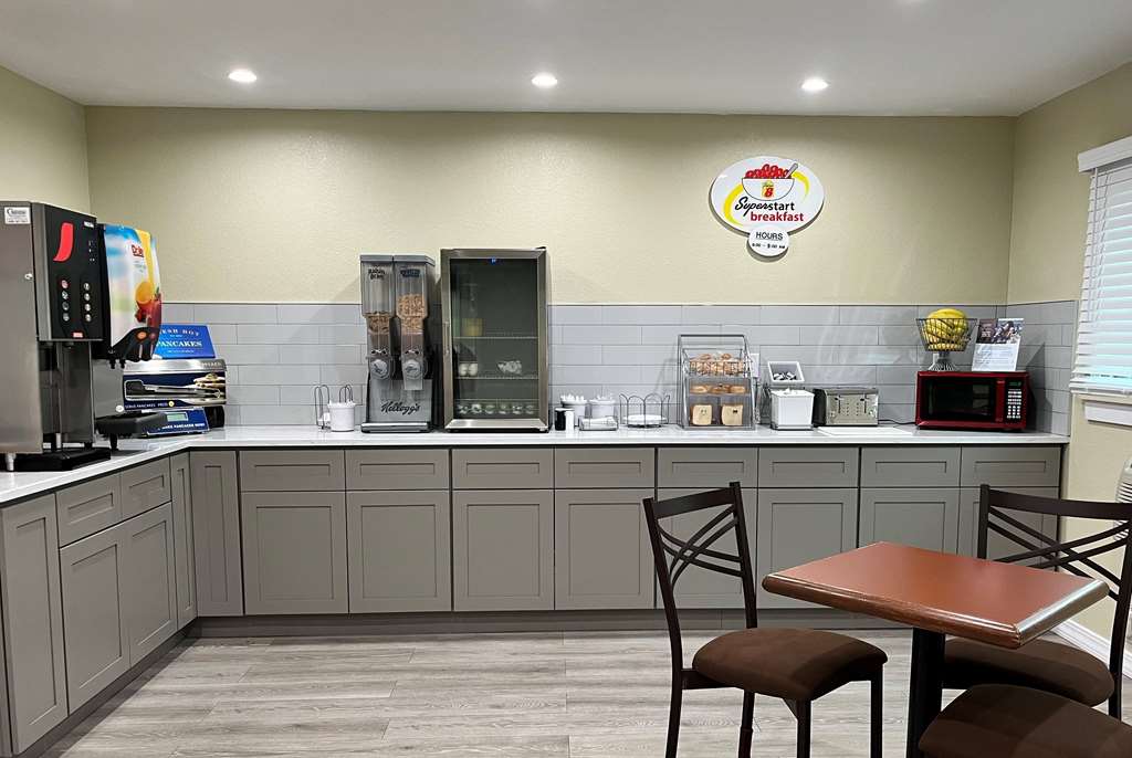 Super 8 by Wyndham Indianapolis Emerson Ave - photo 19