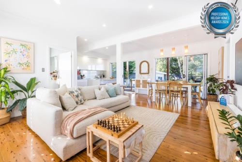 3 Pillars Pet Friendly 4 Mins Walk to Beach in Unknown City, Australia