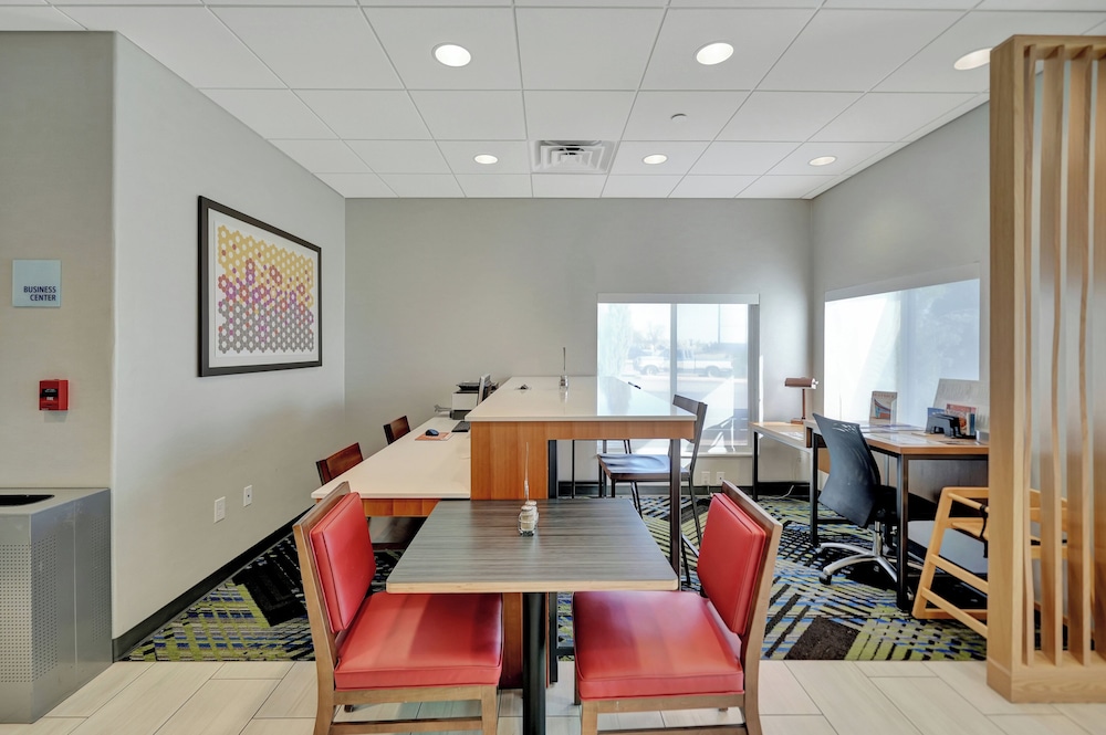 Holiday Inn Express Hotel & Suites Beatrice by IHG - photo 117