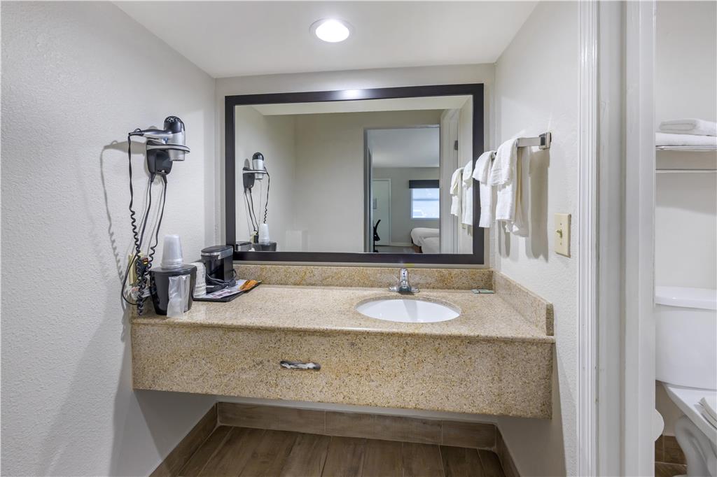 Best Western Fairwinds Inn - photo 13