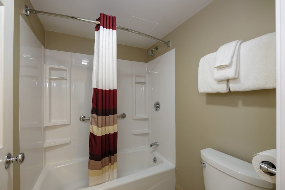 Red Roof Inn & Suites Herkimer - photo 32
