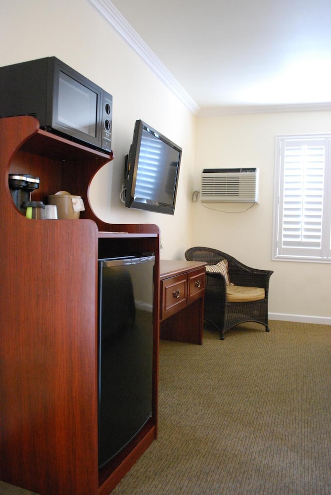 Bella Capri Inn - photo 10