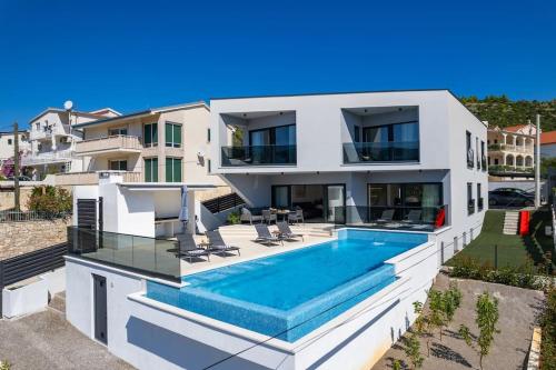 Villa Summer Side by Istrialux — 4-Star Luxury Hotel in Marina, Croatia