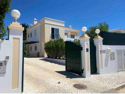 Praia da Luz Mandeliu Exclusive 5 Star Private Villa Heated Pool — 4-Star Luxury Hotel in Luz, Portugal