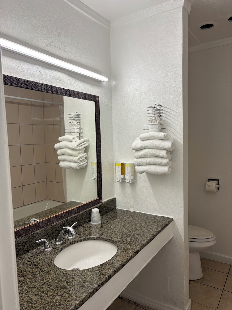 Hometown Inns North Hills - photo 14