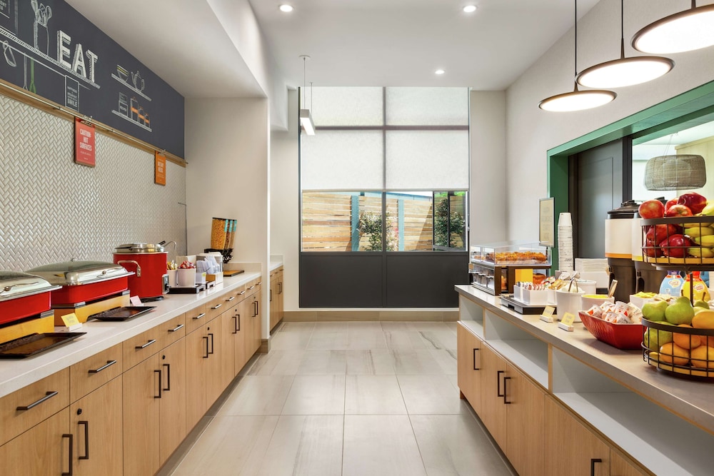 Hampton Inn & Suites San Mateo San Francisco Airport - photo 28